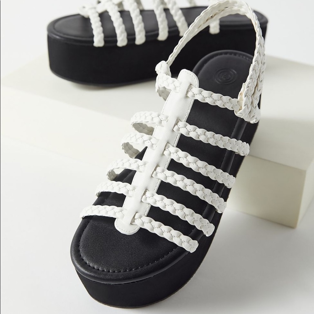 ✨BNWT✨Urban Outfitters Platform Sandals